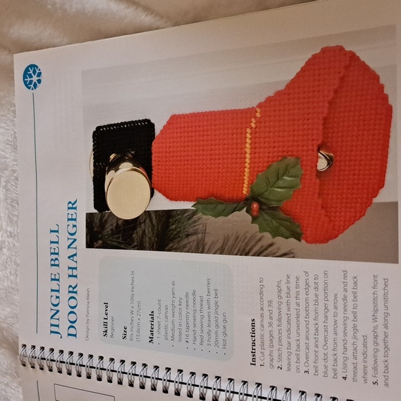 Happy Holidays in plastic canvas - Picture 12 of 16